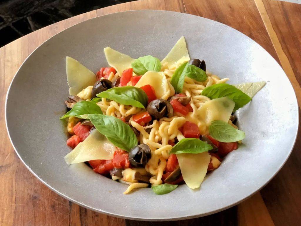 EL SALON RESTO-BAR gallery 1